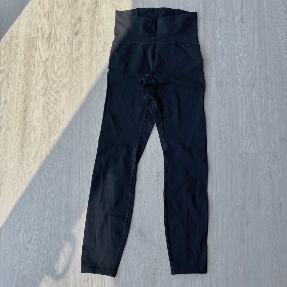 Black Lululemon mesh detail 7/8 leggings - Picture 3 of 5